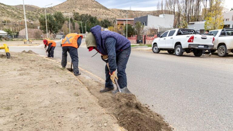 Reacondicionan la rotonda de acceso a barrio Saavedra para mejorar la seguridad vial
