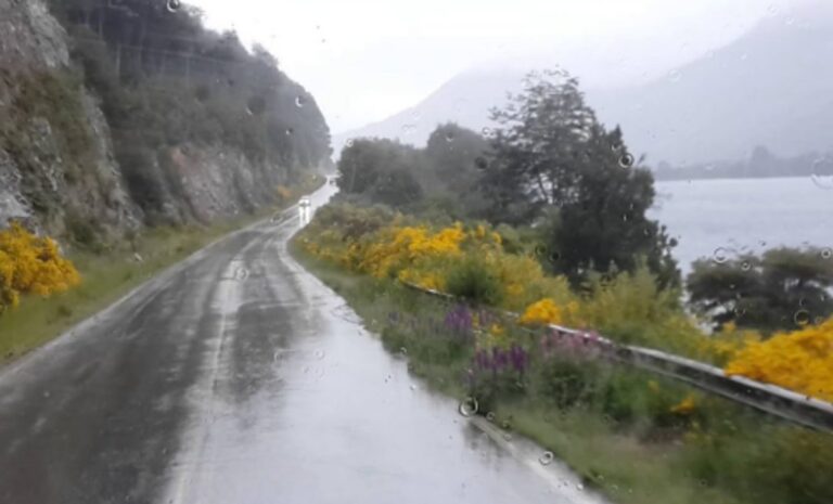 Alerta por nieve y calzada mojada en la Ruta 40 entre Bariloche y El Bolsón