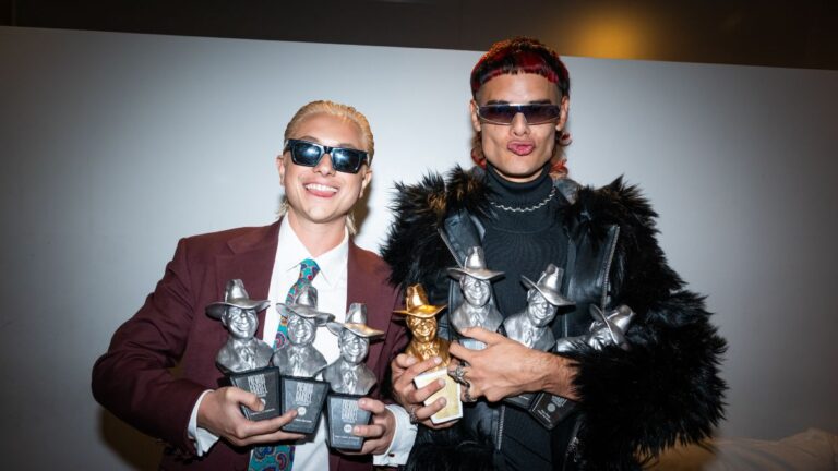 Ca7riel y Paco Amoros se llevaron el Premio Gardel de oro: álbum del año y seis estatuillas más