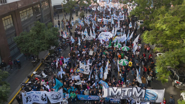 Movilización a Plaza de Mayo para rechazar la condena de CFK