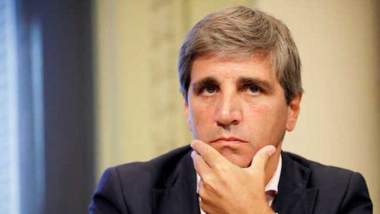 La respuesta de Luis Caputo por el dólar barato: «Comprá, no te lo pierdas campeón»