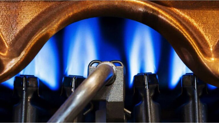 El Gobierno dispuso cortes de GNC e industria para priorizar gas a hogares, hospitales y escuelas