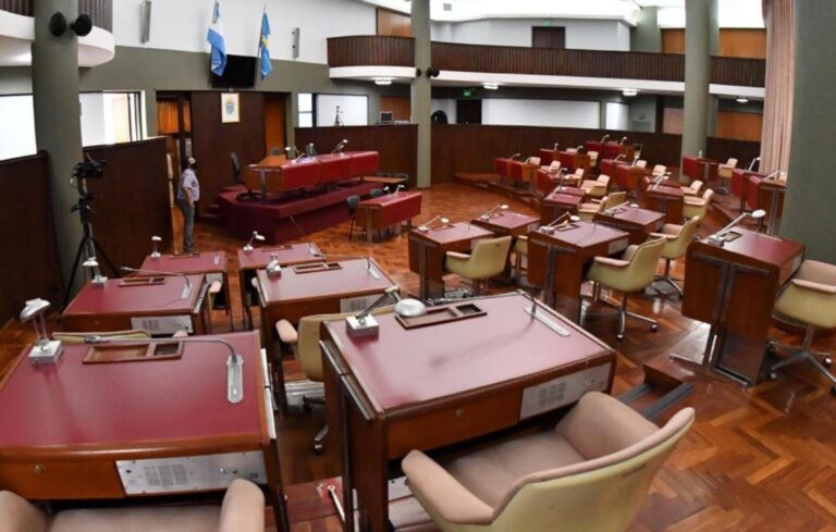 Cuánto cobran los legisladores provinciales en Chubut?