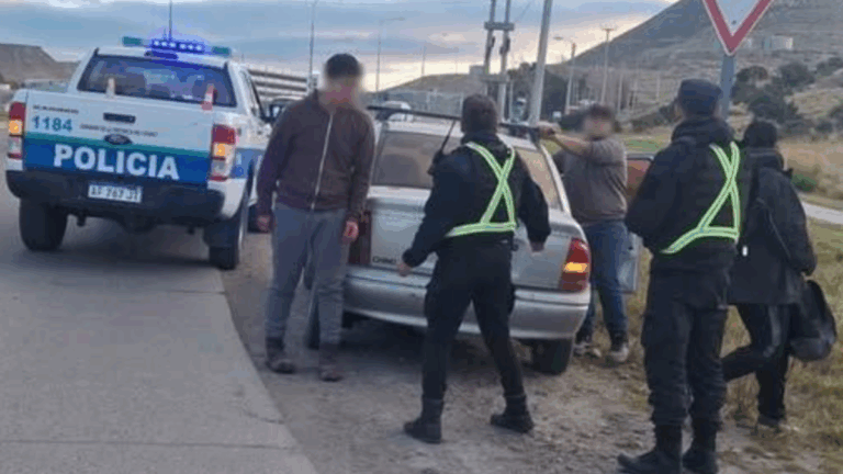 Con pedido de captura en Rosario, sacaba fotos en la Axion de Km 8