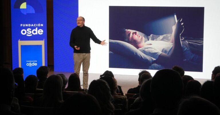 Dormir bien, vivir mejor: la ciencia del sueño contada por Diego Golombek