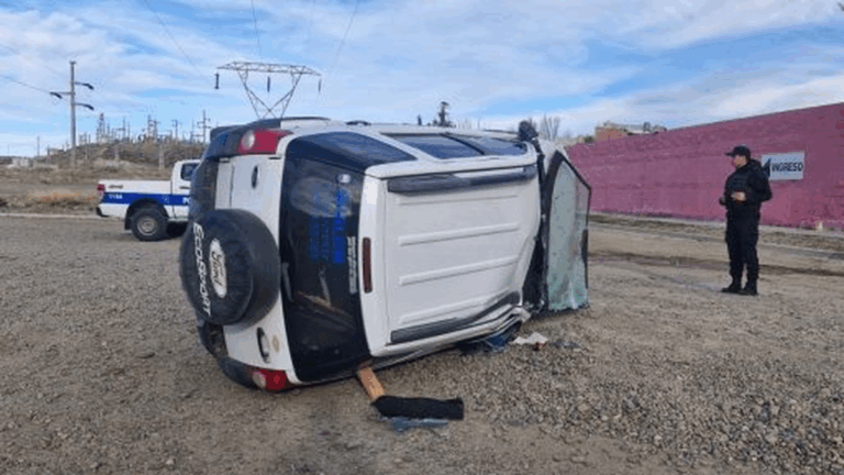 Hospitalizan a una joven por un vuelco en Ruta 1