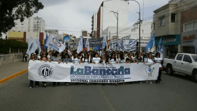 En los bancos locales los despidos son sin causa y con escribano