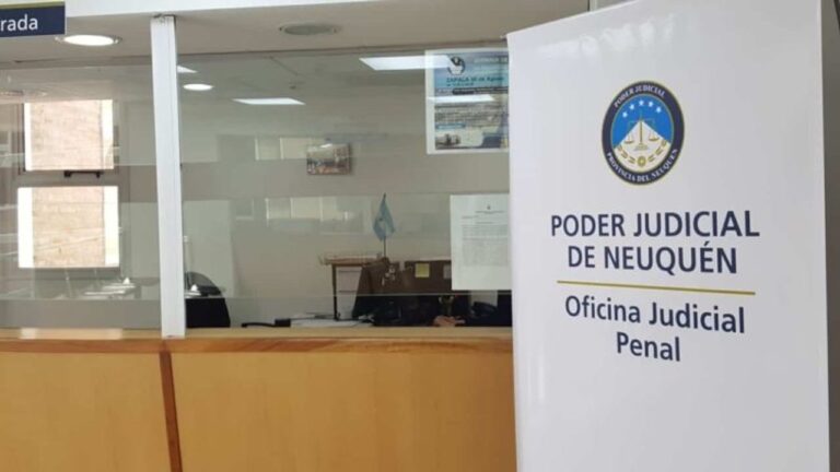 Agredió a su pareja, le envió 600 mensajes y ahora deberá mudarse