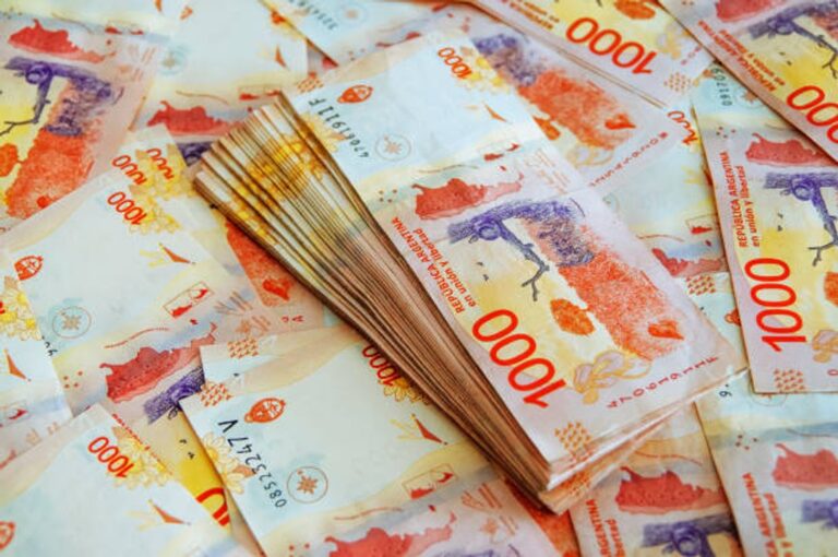 ANSES pagará un bono de $50.000 a jubilados y pensionados: quiénes lo podrán recibir y desde cuándo