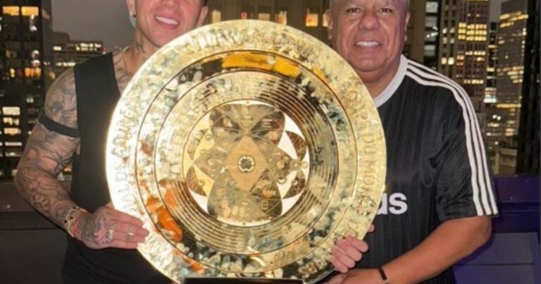 El guiño de Tapia a Infantino en medio de una polémica