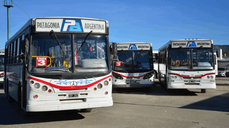 Denuncian robo a un niño con arma blanca en un colectivo de la línea 3