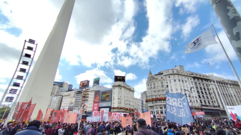 El hambre no espera. Asamblea en el Obelisco, con demandas sociales