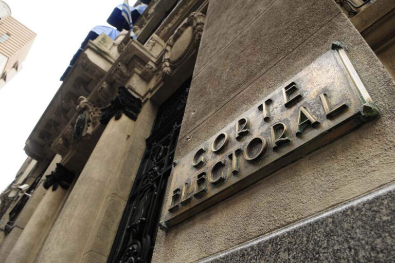 La alianza La Libertad Avanza Uruguay llegó a las firmas y puede competir en 2029