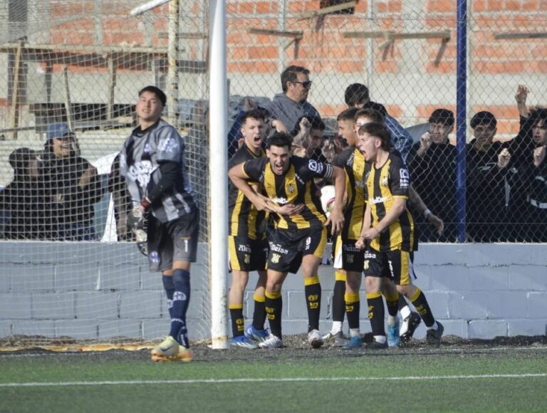 Rada Tilly más líder que nunca: aplastó a Ferro, mantuvo el invicto y se encamina al título