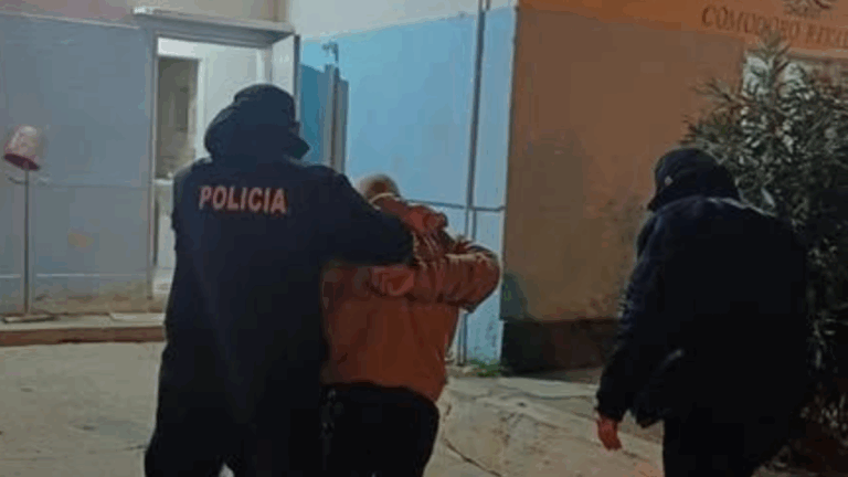Lo retuvieron los vecinos hasta que llegó la policía
