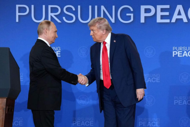 Trump quiere organizar una cumbre con Putin y Zelenski para el próximo viernes