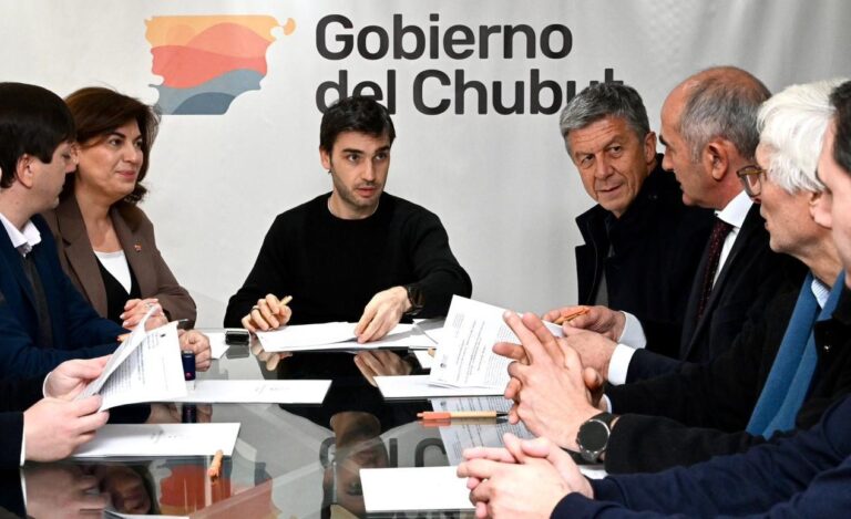 Acuerdo para finalizar el proyecto ejecutivo del Acueducto de Comodoro Rivadavia