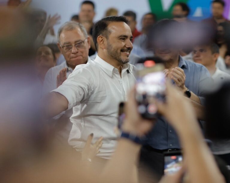 Valdés ganó en primera vuelta en Corrientes y los libertarios quedaron cuartos