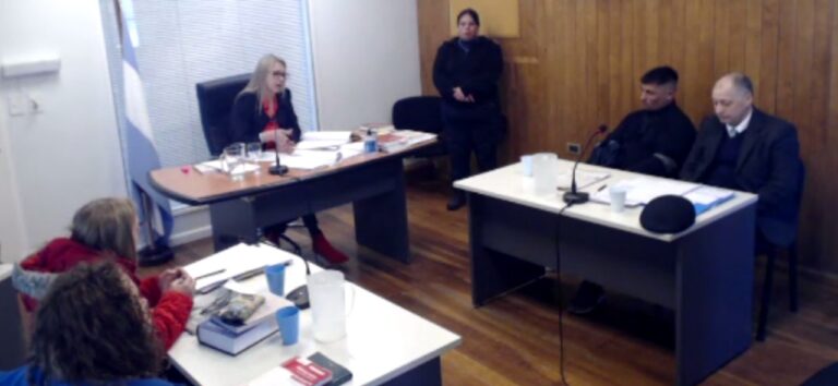 Rompió un patrullero, robó y amenazó a un comerciante: quedó a un paso de la condena, pero no irá preso