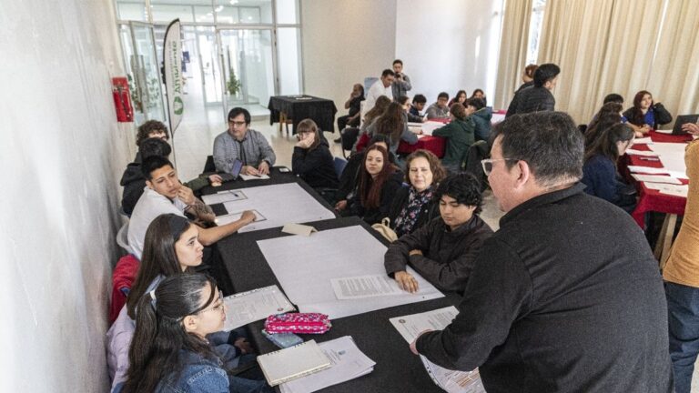 Estudiantes en Jornada de Pasivos Ambientales de la Industria Hidrocarburífera