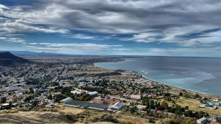 Jornada con lluvias aisladas y cielo nublado en Comodoro