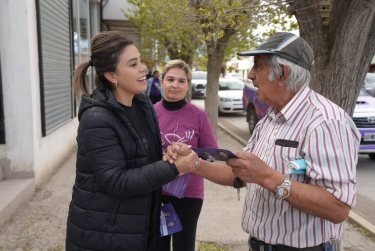 Maira Frías recorrió Sarmiento junto a candidatos locales de La Libertad Avanza