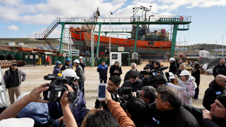 Vidal en Caleta Paula: No podemos darle la espalda al mar