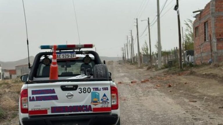 Se voló un techo en Km 12 y dejó sin luz a toda la zona