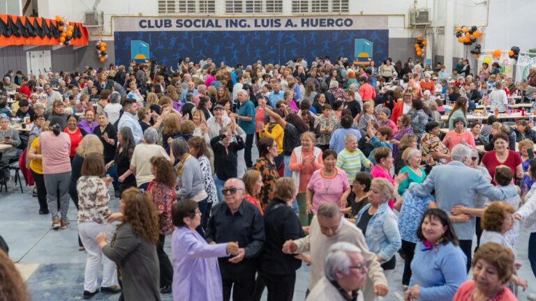 Comodoro agasajó a sus adultos mayores