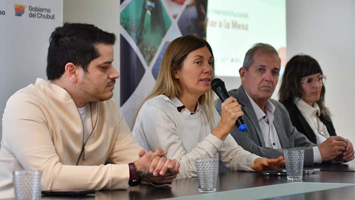 Buscan que los chicos coman más pescado en las escuelas