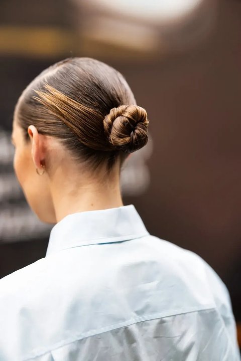 El clean look, la tendencia que puede causar caída del cabello y daños en la piel: qué advierte una dermatóloga de Comodoro