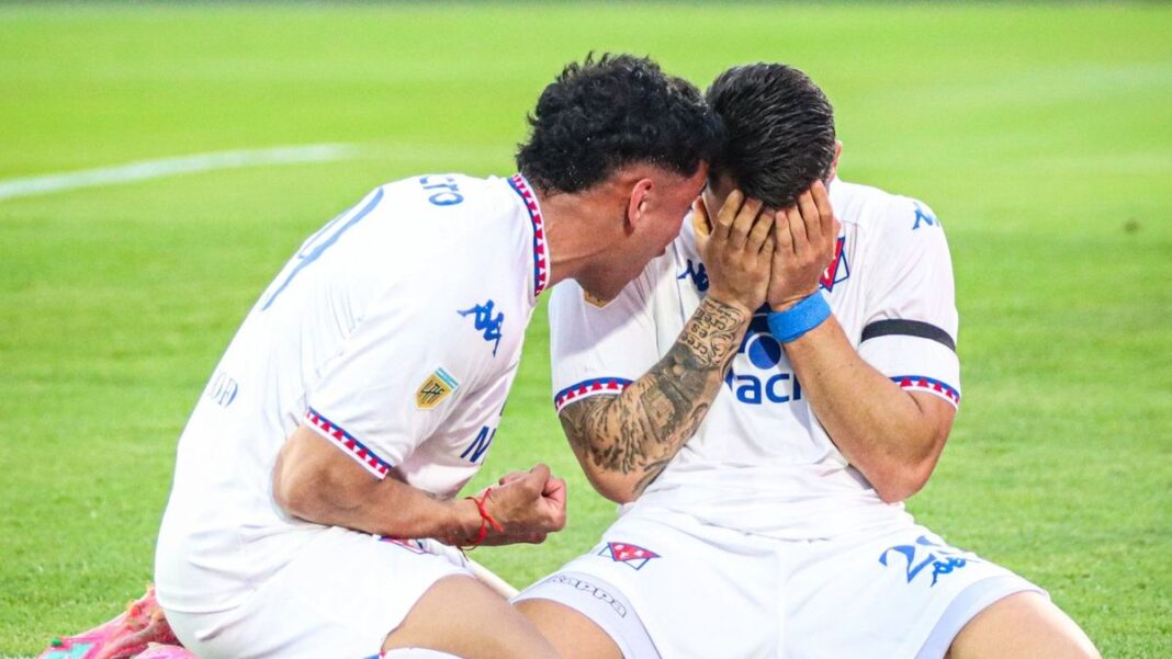 2216755-gol-y-dedicatoria-al-cielo-nacho-russo-convirtio-ante-newells-tras-la-muerte-de-su-pa68eb1d572db9f