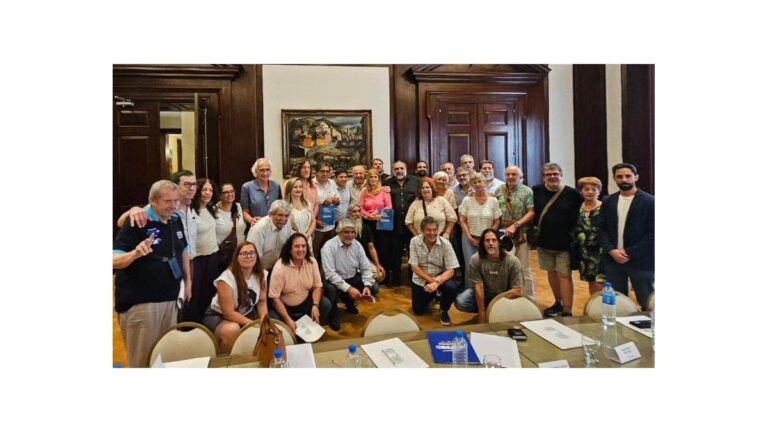 Axel Kicillof se reunió con las dos CTA para ratificar el rechazo a la reforma laboral