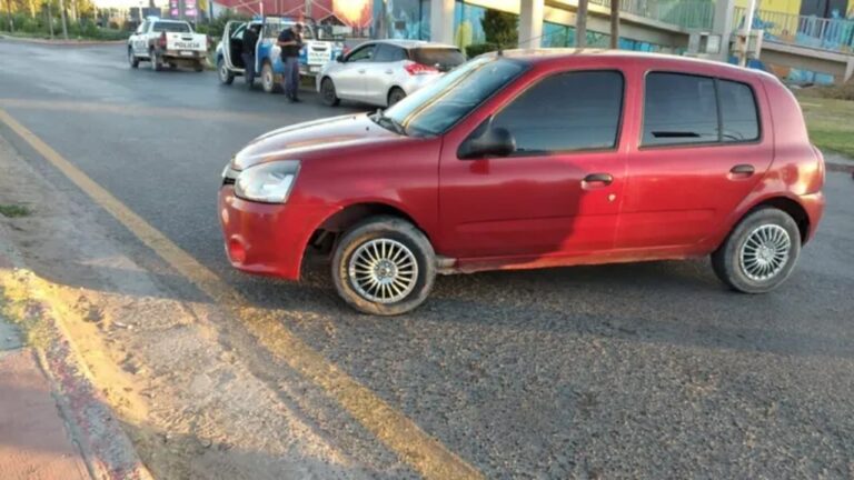 Pasó de largo y chocó contra una rotonda: manejaba con casi dos gramos de alcohol