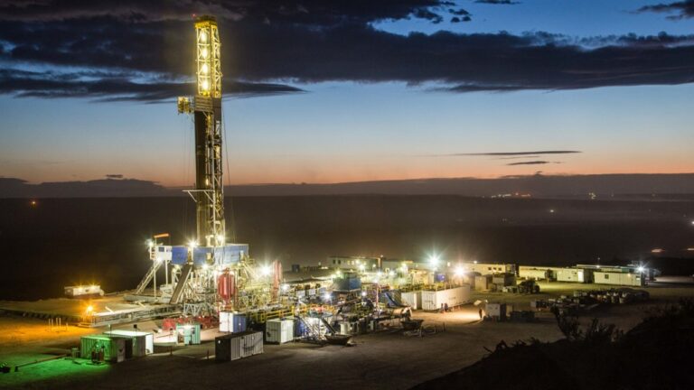 Vaca Muerta volvió a marcar un récord en noviembre, pero el crecimiento empieza a moderarse