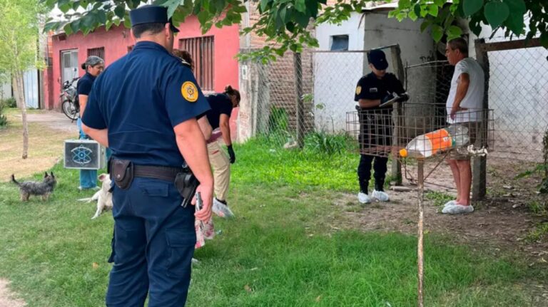 Apuñaló en el cuello a su novia y dio una insólita versión ante la policía que descubrió su peligroso pasado