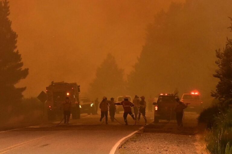 En el centro del infierno: impactantes imágenes de la lucha contra el fuego
