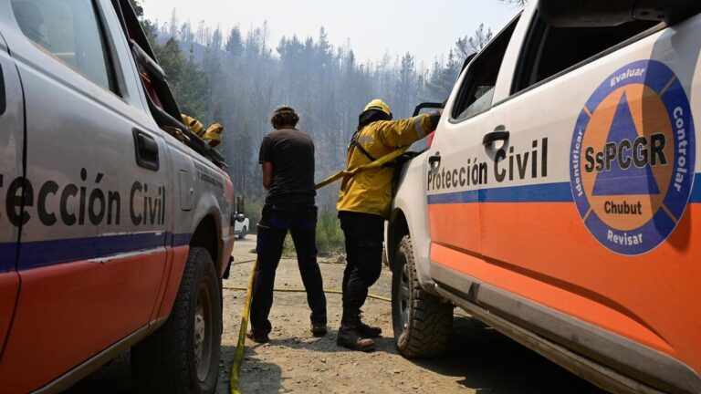 Por el avance del fuego cortan la Ruta 40