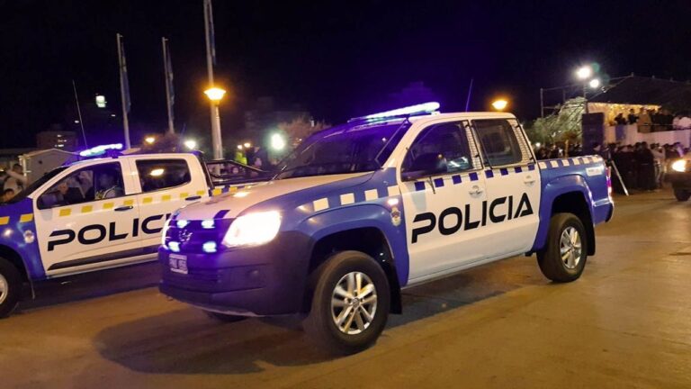 Violenta pelea en plena calle: una mujer discutió con otra, la apuñaló y la dejó al borde de la muerte