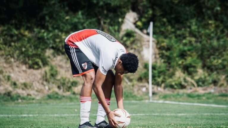Quién es Jonathan Spiff, el nigeriano de 17 años que debutó en la Reserva de River