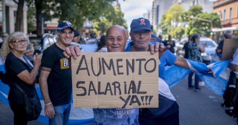 Mar del Plata: golpearon al jefe de la Departamental durante una protesta de familiares de policías