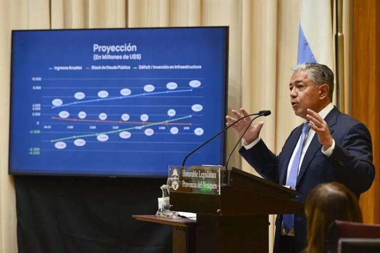 Rolando Figueroa presentó un paquete de leyes y obras para acelerar el cambio en la provincia