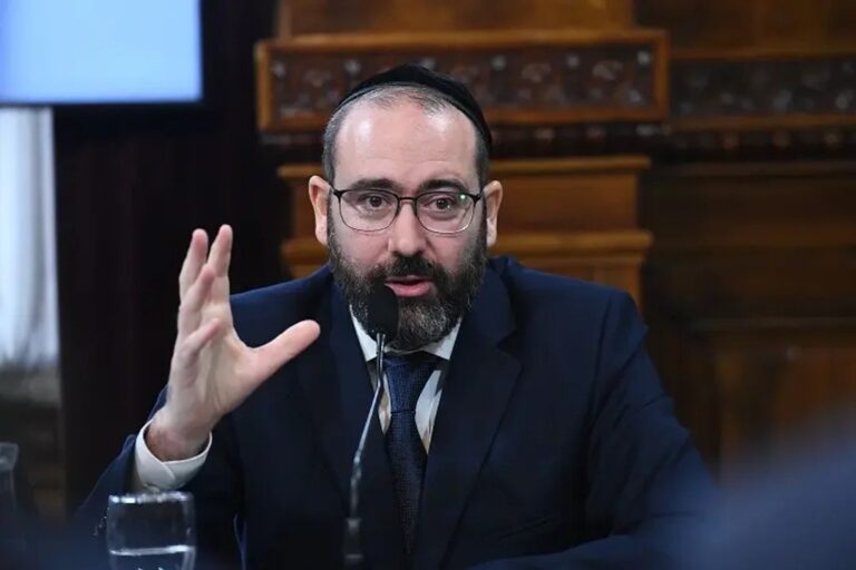 Más de 200 turistas argentinos varados en Israel