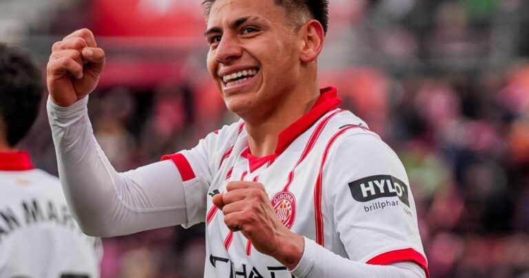 El Diablito Echeverri marcó su primer gol en Girona y se abrazó con el DT