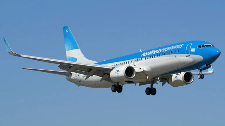 Aumentaron los pasajes de avión por el precio del combustible: de cuánto es el recargo aplicado desde marzo