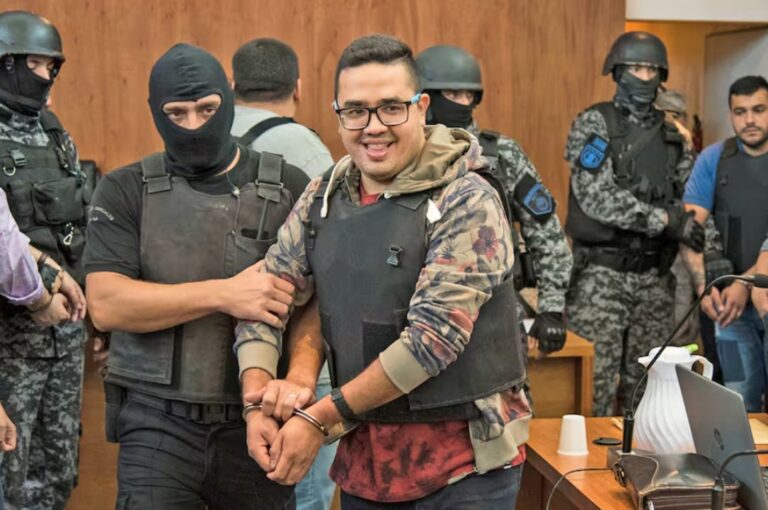 Un viaje que terminó en tragedia y el ataque de los dinosaurios: la huella de Los Monos a diez años de su paso por Chubut