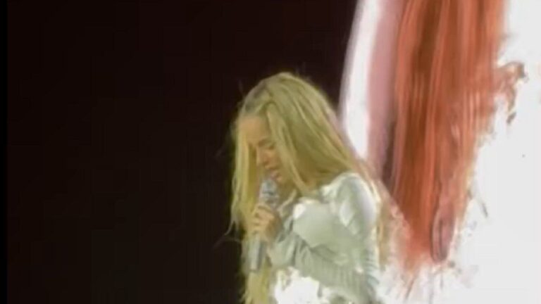 La indirecta de Tini Stoessel para Emilia Mernes en pleno recital: «Dedos de una mano»