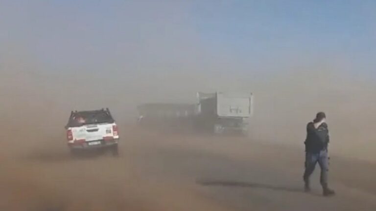 Suspendieron las clases en algunas localidades de Santa Cruz tras el alerta naranja por fuertes vientos