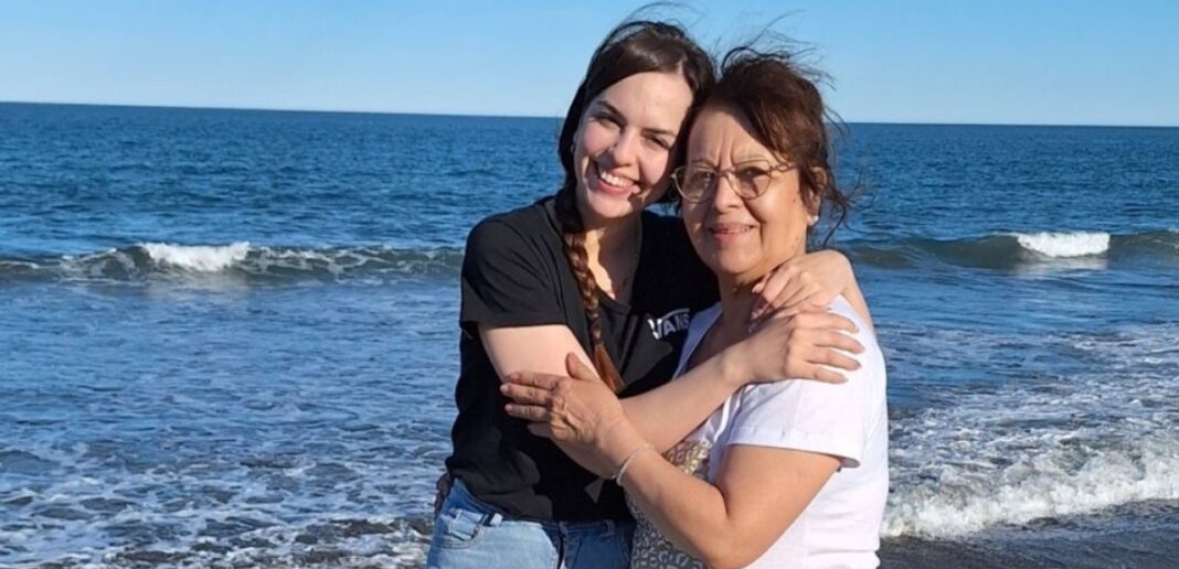 Familiares y allegados durante la movilización en Comodoro Rivadavia exigiendo avances en la investigación.