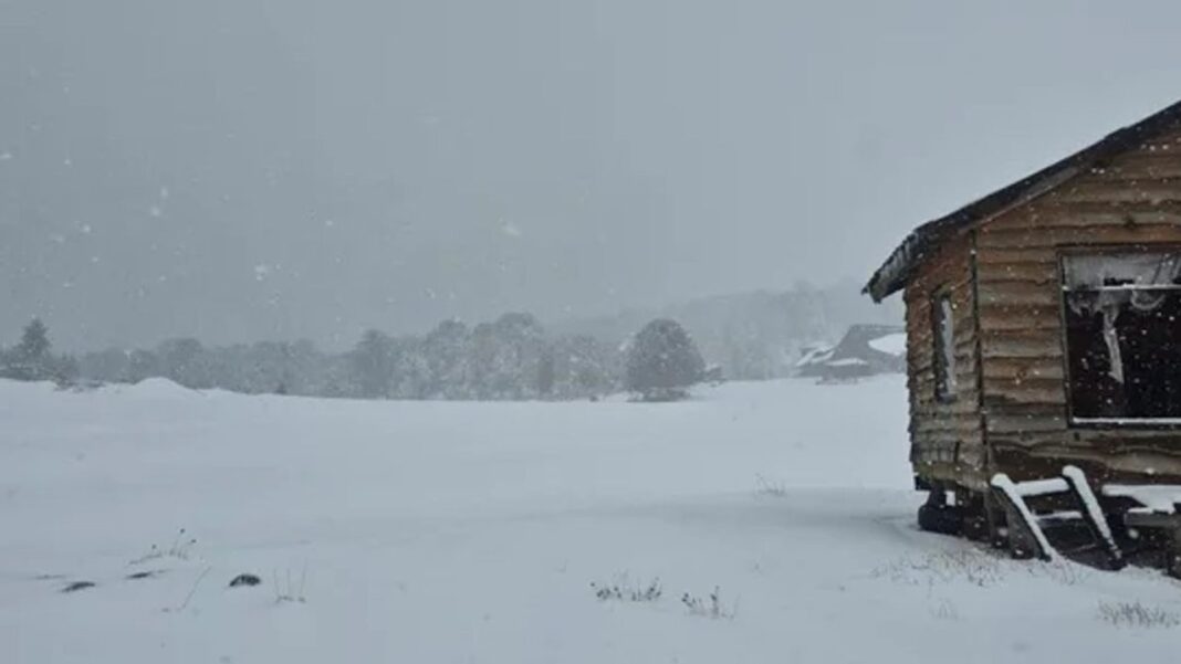 Mapa o imagen ilustrativa de la zona cordillerana de Chubut bajo alerta meteorológica amarilla por nevadas.